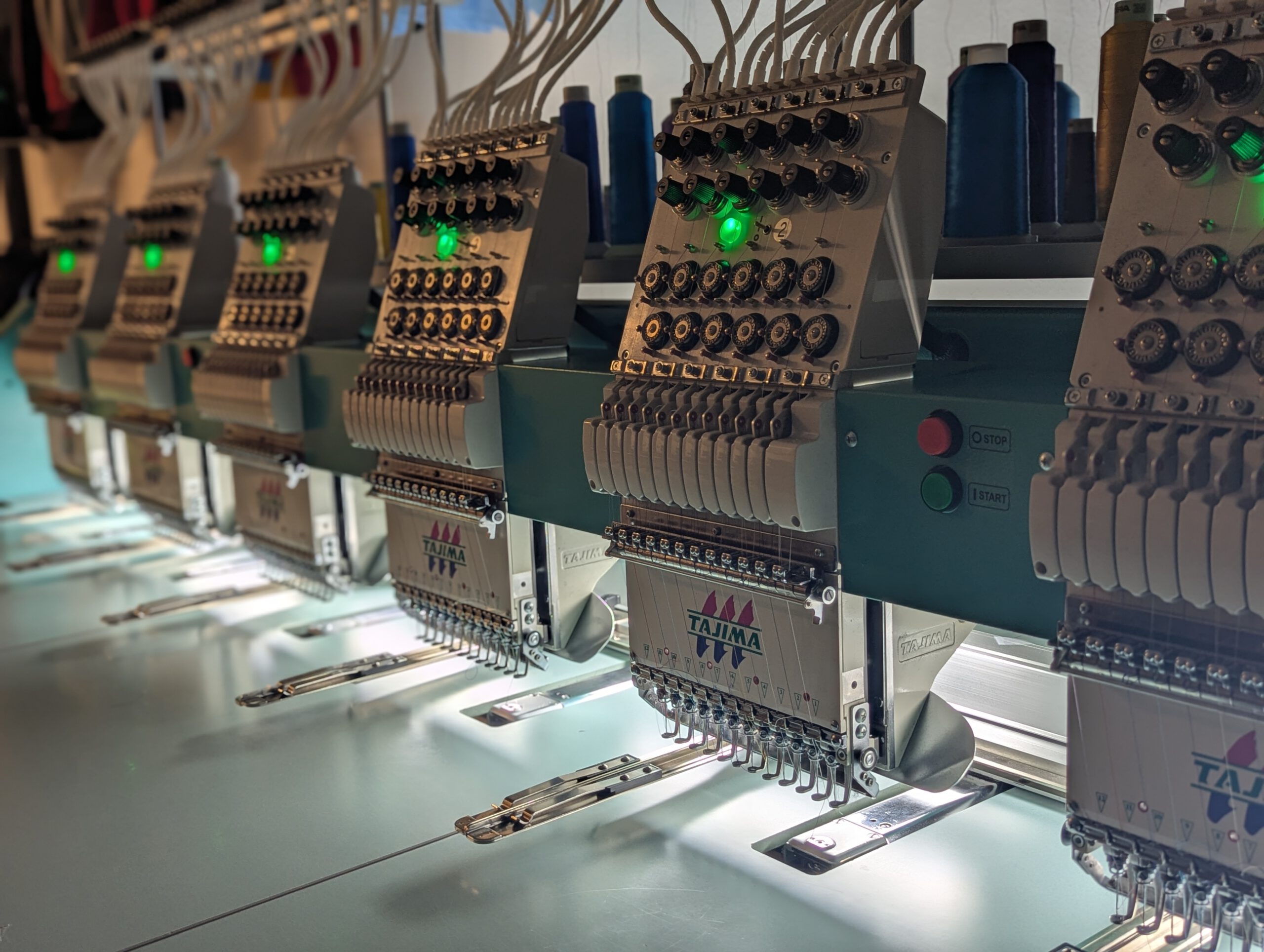 Tajima Mehrkopfstickmaschine in der eigenen MAKTEX Stickerei in Unterensingen